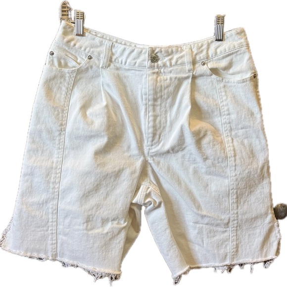 NWOT Derek Lam White Jean Shorts with Frayed Hem and Relaxed Fit - Picture 1 of 3